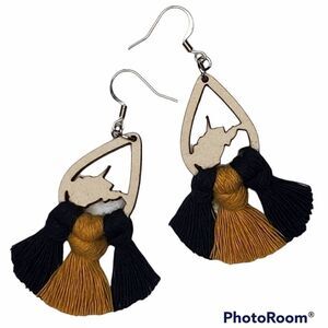 IVY MOUNTAIN CRAFTER WV Handmade Macrame Earrings - Gold and Blue
